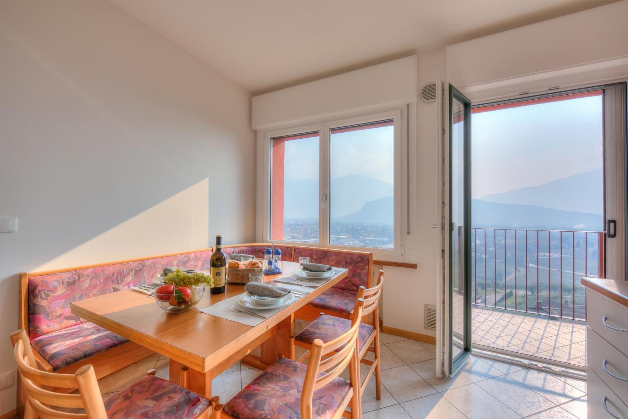 Lake View Dom-Us Apartment - Happy Rentals Riva del Garda Exterior photo